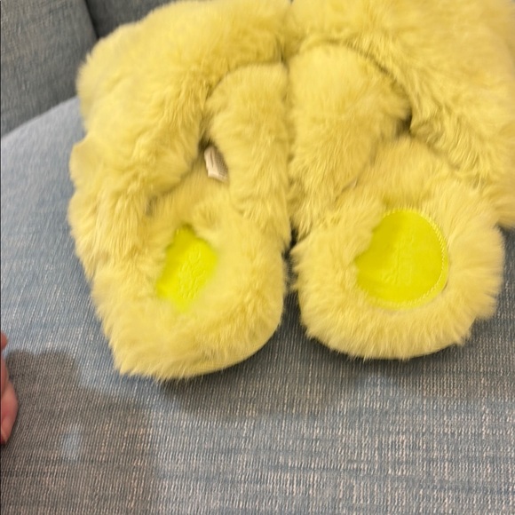 Fluffy Lime  Slippers Size 9/10 - Picture 7 of 8